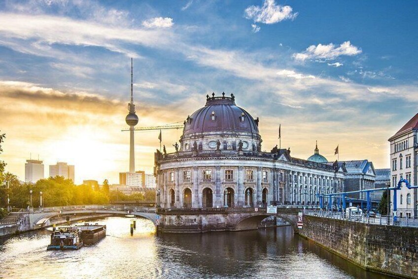 Deluxe Berlin: Hassle-Free Shore Tour from Warnemunde Cruise Port 2