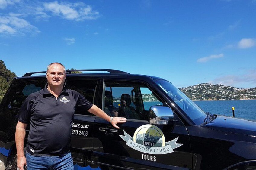 Guide John with luxury 4WD 5