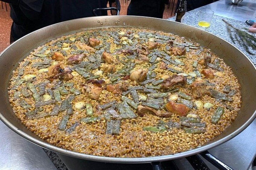 Paella cooking class - Local Market tour, Tapas & Wine 2