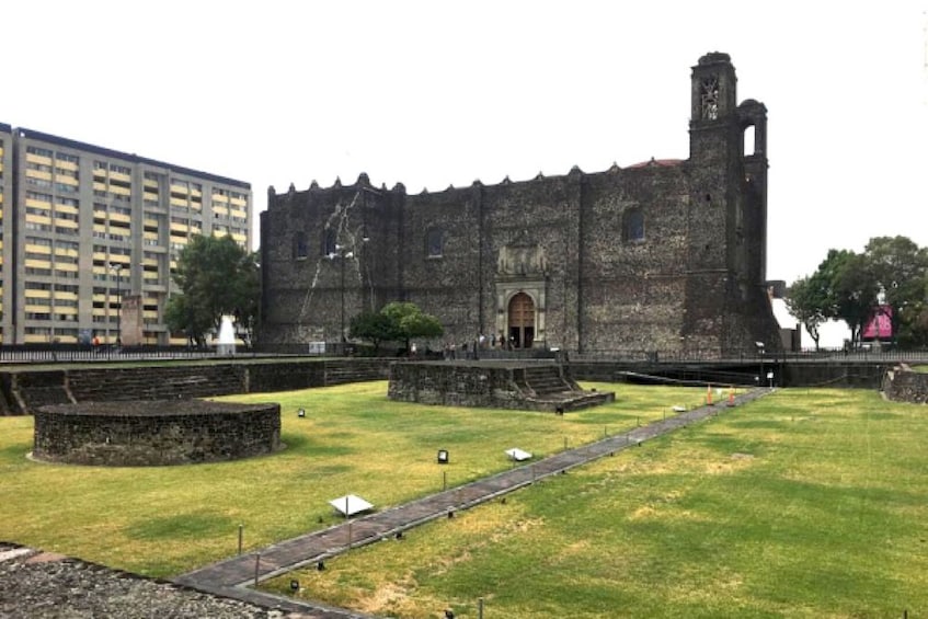 Guadalupe Shrine & Teotihuacan Pyramids Tour 4