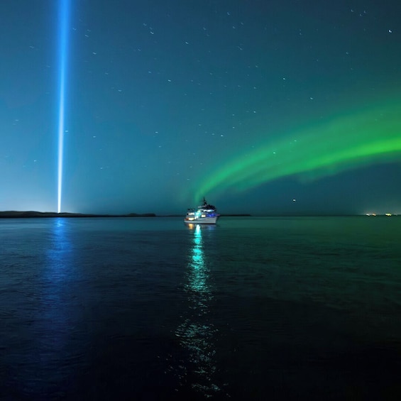 Reykjavik: Northern Lights Guided Boat Tour 4