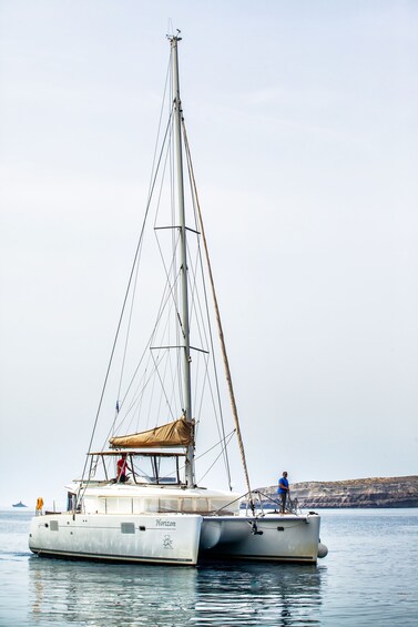 Small-Group Santorini Sailing with Barbecue