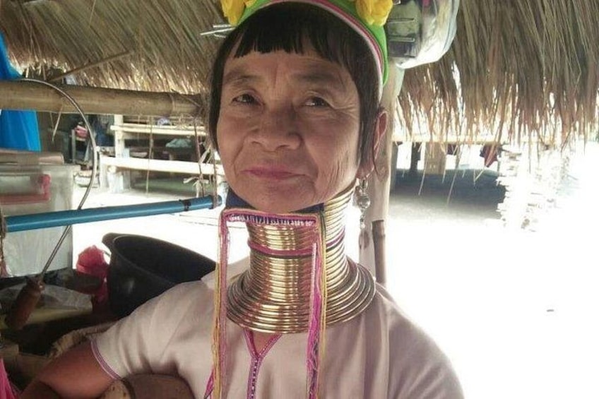 Chiang Mai-Chiang Rai:White-Black-Blue Temple-Golden Triangle-Keren-Boat Trip 1