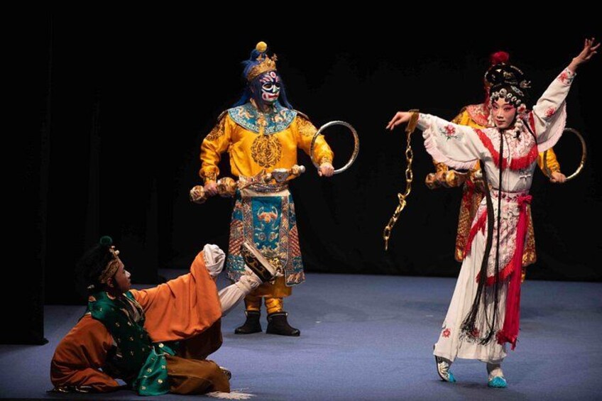 Sichuan Opera with face-changing at Sichuan opera theater 3