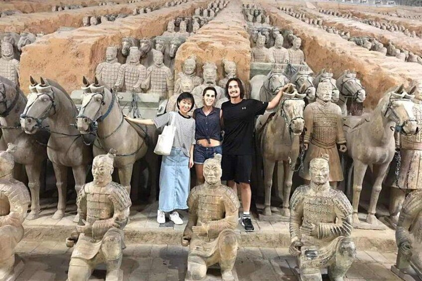 Guide and guests in Terracotta 1