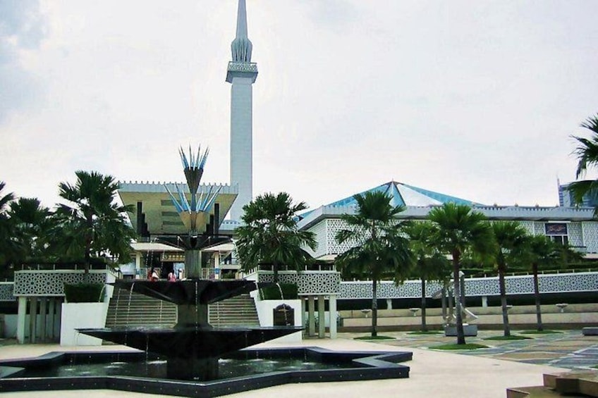 Welcome to Kuala Lumpur: City Highlights & Arrival Transfer 4
