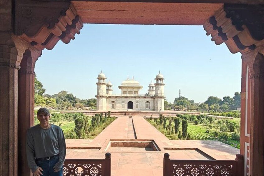 Private Sunrise Taj Mahal Tour from Delhi By Car -All inclusive 4