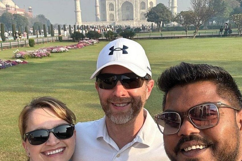 Private Sunrise Taj Mahal Tour from Delhi By Car -All inclusive 4