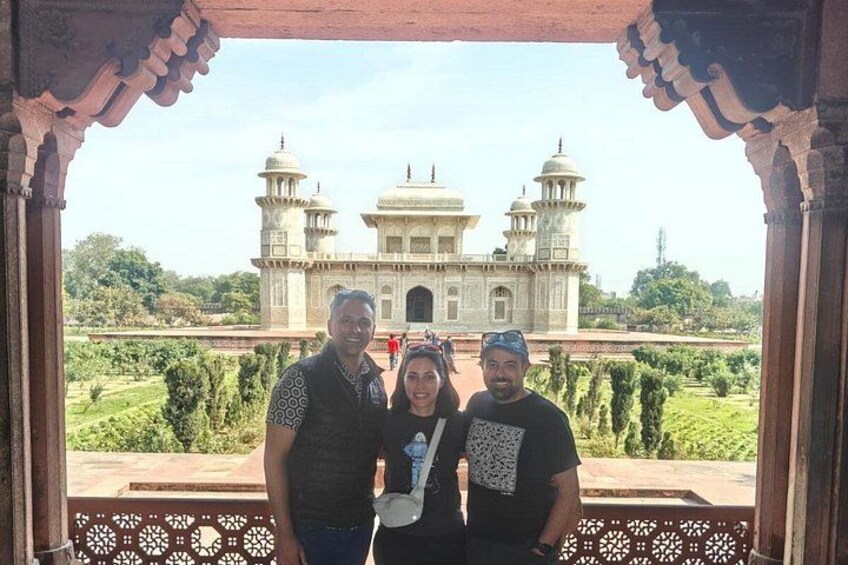 Private Sunrise Taj Mahal Tour from Delhi By Car -All inclusive 4