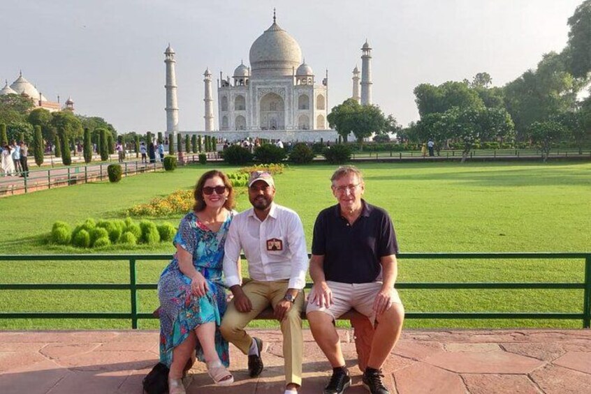 Private Sunrise Taj Mahal Tour from Delhi By Car -All inclusive 4
