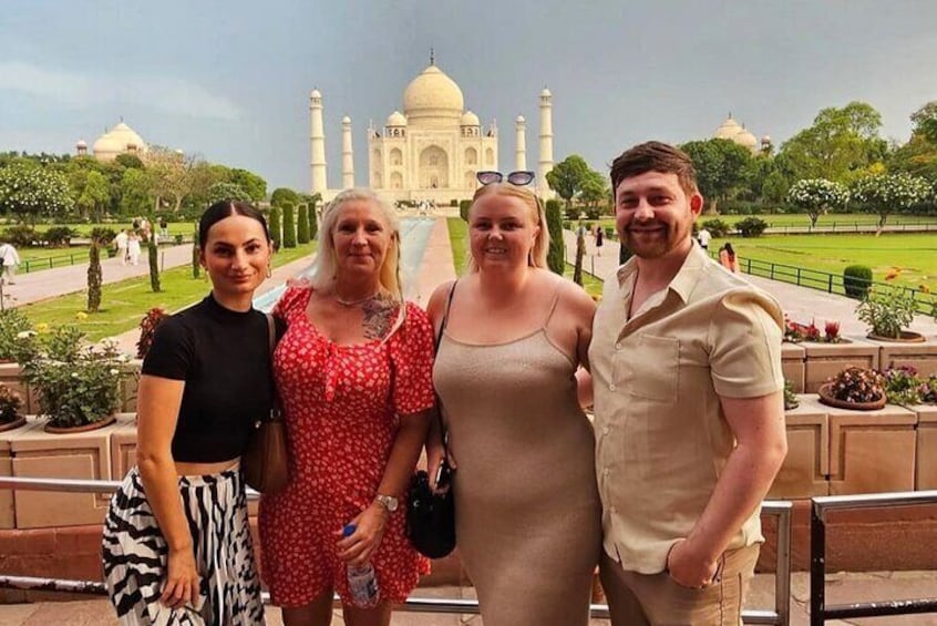 Private Sunrise Taj Mahal Tour from Delhi By Car -All inclusive 5
