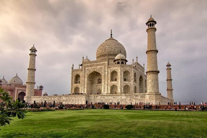 The Taj Mahal with its four minarets and large central dome. 2