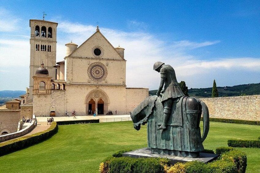 Private St. Francis Basilica of Assisi and City Walking Tour 2