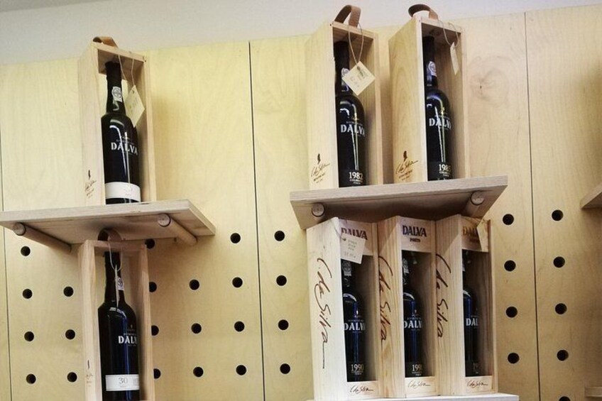 3 table wines & 5 Port wines + Tapas 3