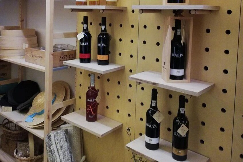 3 table wines & 5 Port wines + Tapas 2