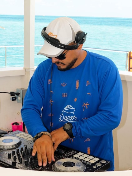 Party Boat with Open Bar, Snorkeling & Isla Mujeres Visit 4