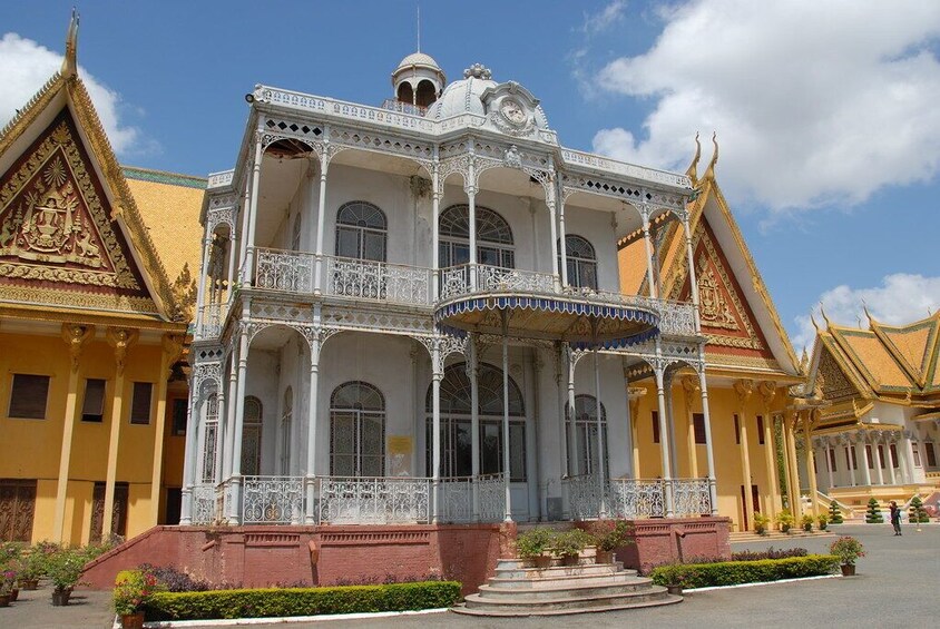 Private Wat Phnom, Royal Palace & Silver Pagoda Tour 2