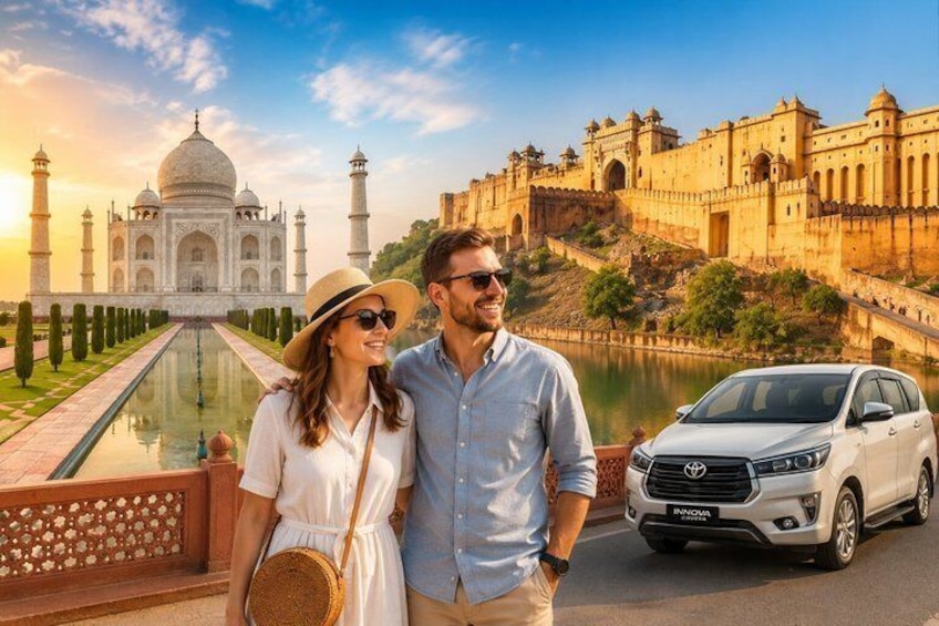 Una pareja de pie frente al Taj Mahal, con un coche blanco Toyota estacionado cerca. 1