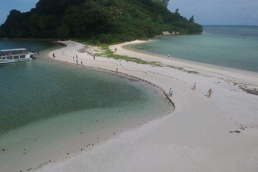 Moyenne Island 3