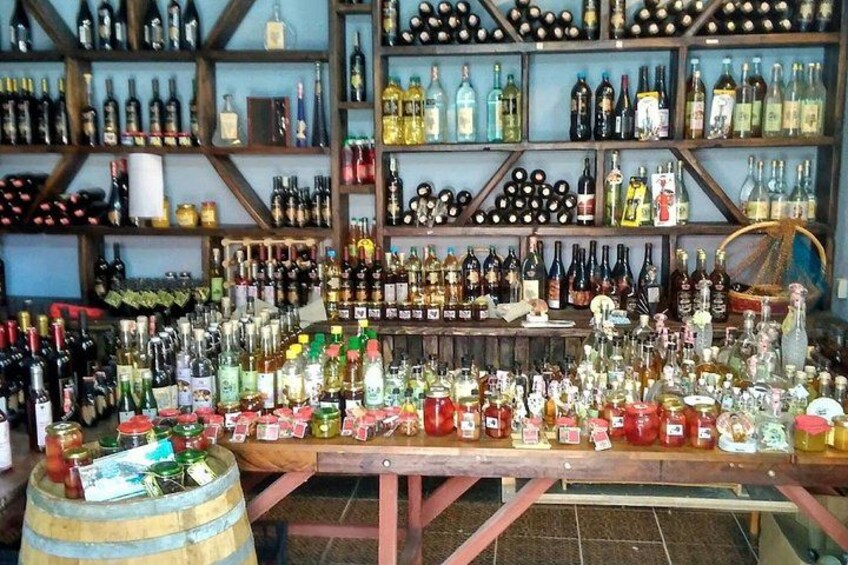 Experience Blue Eye , Lekuresi Castle and Taste Traditional Albanian Wine 3