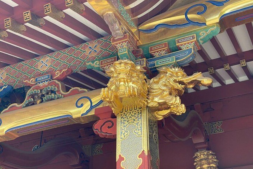 Beautiful sculptures on the main hall of Nezu shrine 2