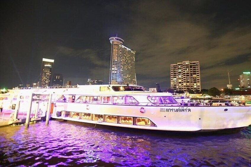 Grand Pearl Luxury Dinner Cruise Experience at Bangkok