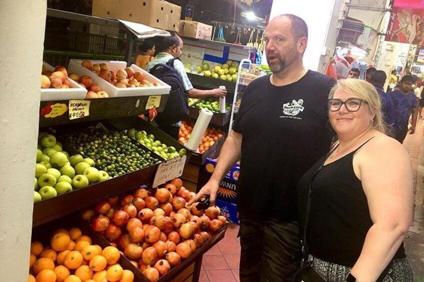 Un marché où l’on peut trouver une grande variété de fruits et de légumes. 5