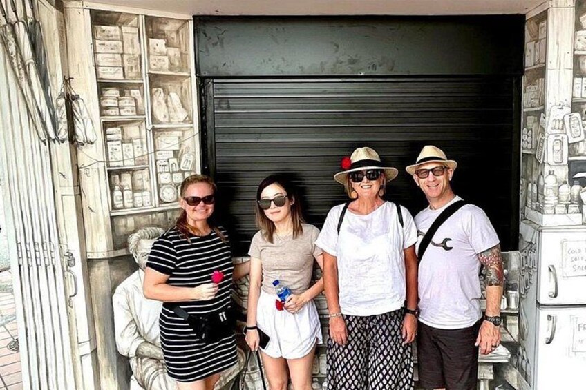 Great time spent with our guests from Australia & America as we pose at the latest street mural by talented artist Yip Yew Chong , who captured an old corner ‘mamak‘ shop that is no more. 4