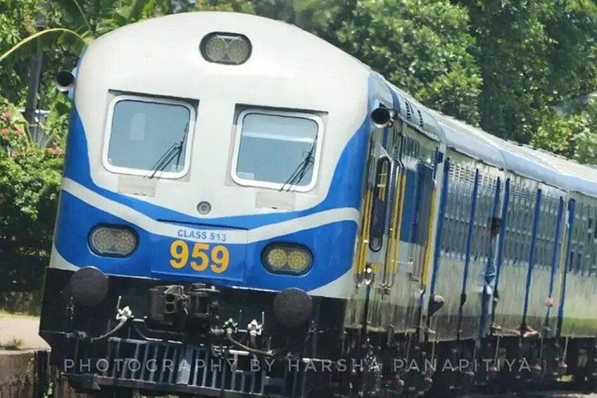 A train with the number 959 and the class S13 designation. 2