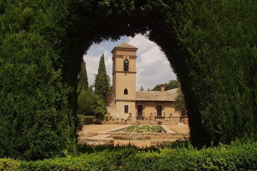 Alhambra & Generalife Skip the Line Premium Tour including Nasrid Palaces 2