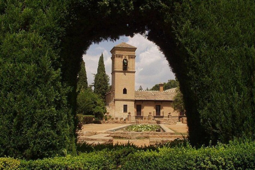 Alhambra & Generalife Skip the Line Premium Tour including Nasrid Palaces 2