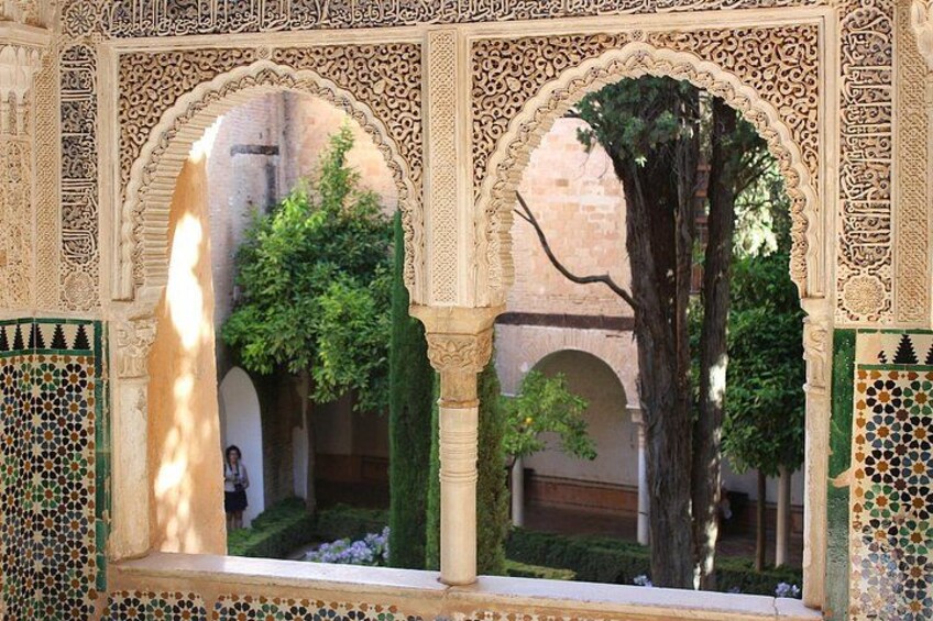 Alhambra & Generalife Skip the Line Premium Tour including Nasrid Palaces 3