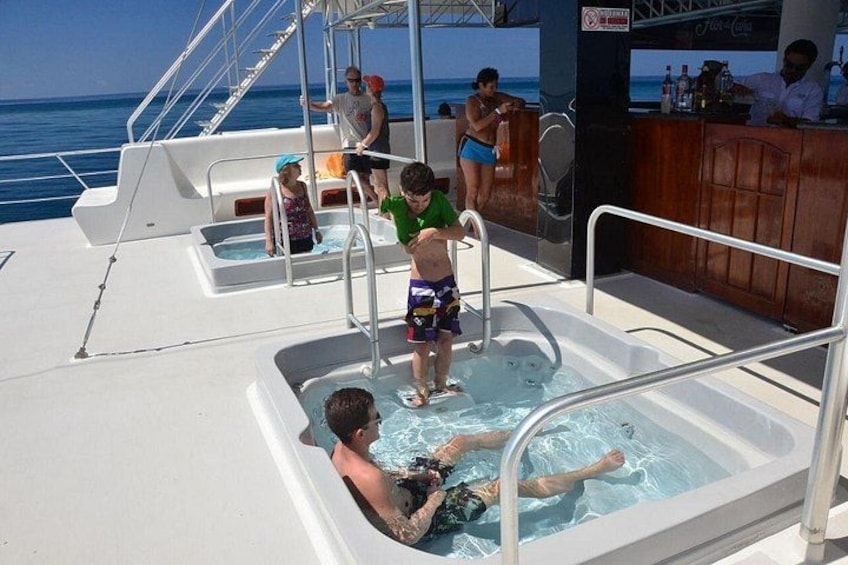 Catamaran Ocean King Manuel Antonio 1