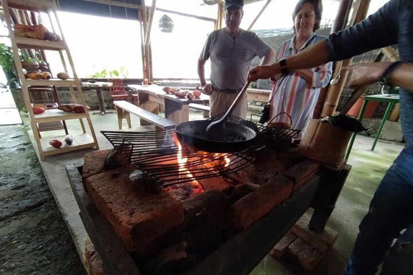 Mindo Cloud Forest Private Tour: Chocolate, Coffee, Birds, Nature 3