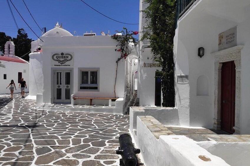 Private Walking Tour in Mykonos Town & Secluded Beach Picnic 2