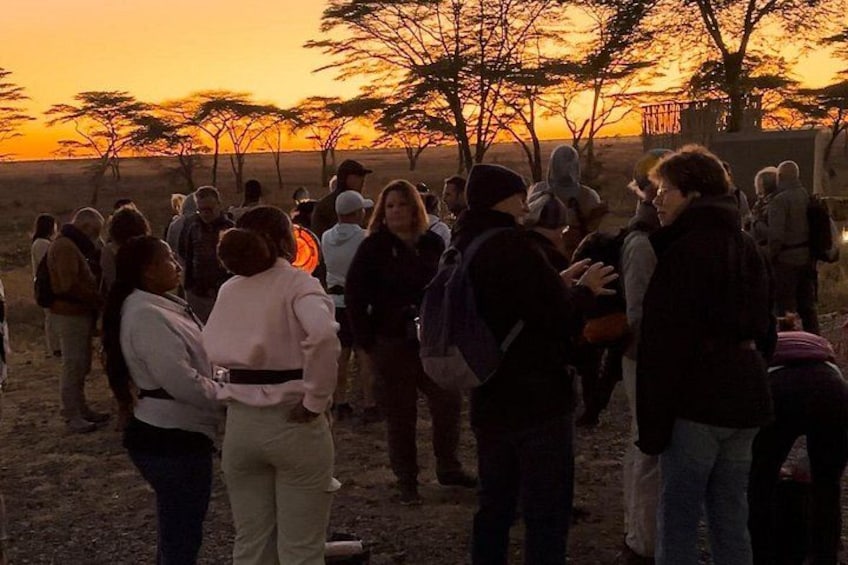 Your adventure begins at dawn! Arrive at the Miracle Experience launch site at 6 AM and enjoy tea, coffee, and refreshments as the day’s first light awakens the Serengeti! 3