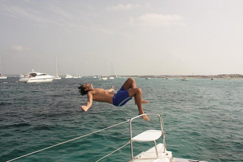 Don't hesitate to jump to the water and enjoy a nice swim! 2