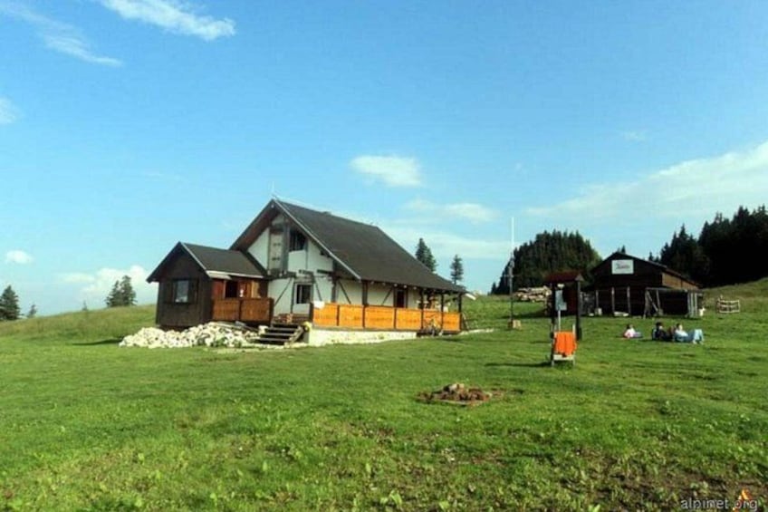 1 day CARPATHIAN PEAKS & CHALETS hike 3