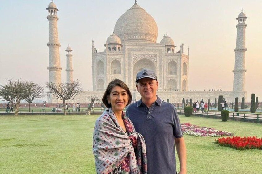 Day Trip to Taj Mahal and Agra from Hyderabad with both side Commercial Flights 1