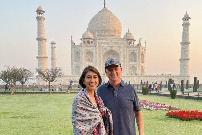 Private 2-Day Tour to The Taj Mahal and Agra with Both Side Commercial Flights 1