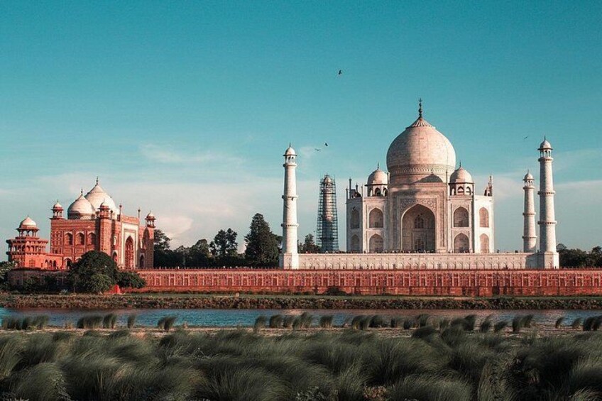 The Taj Mahal with four minarets, a large central dome, and a surrounding red wall. 4