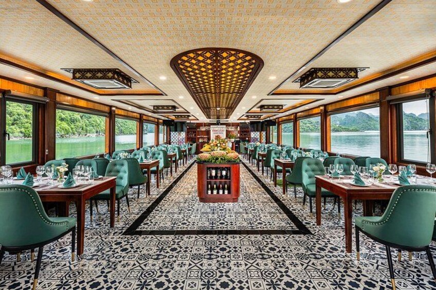Halong bay luxury cruise day trip - Dinning room 3