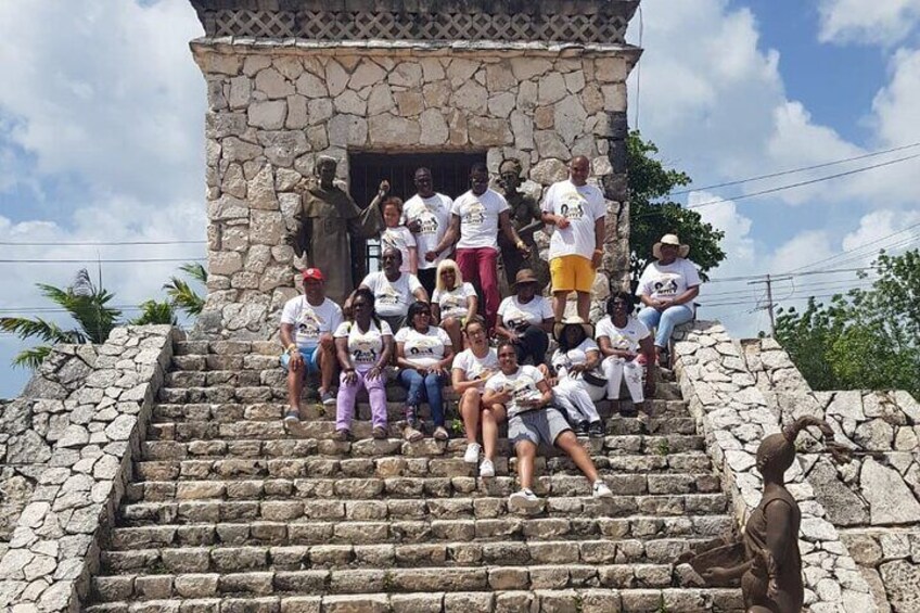 Cozumel: Private VIP Tour by Van (up to 12 passengers)