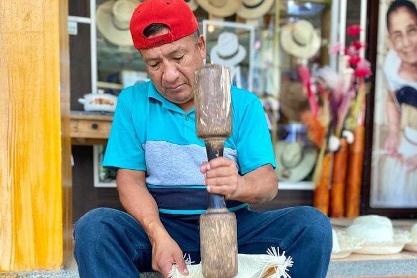Panama Hat Maker, Artisan goods, Museum, Beachfront local Cuisine. SHORE TOUR 2