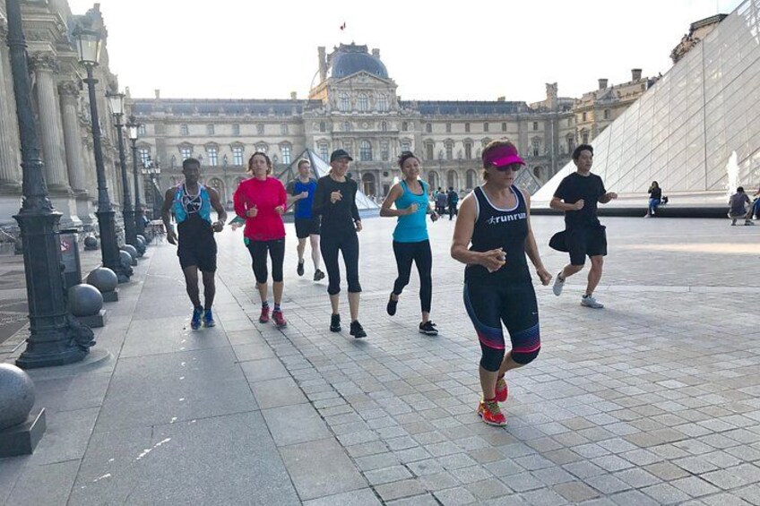 Sunrise Run & Sightseeing in Paris 4