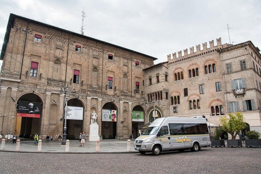 Minibus near the meeting point 5