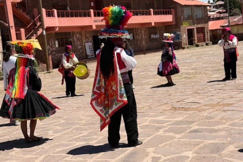 Lake Titicaca Fast Boat Tour Uros and Taquile Islands with Lunch 2