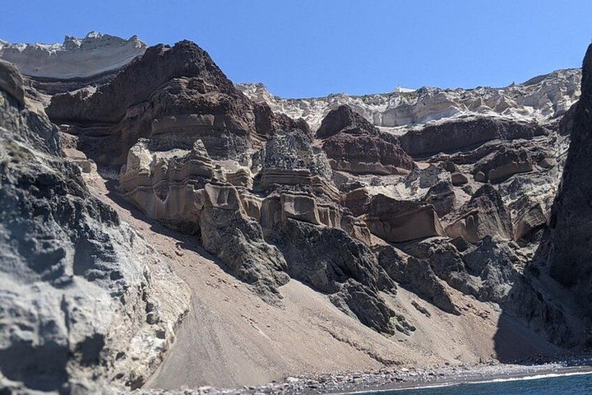 Rocky formations at Mesa Pigadia. Explore the stunning Santorini coastline on our catamaran! Discover hidden gems and create unforgettable memories on the Aegean Sea. 2