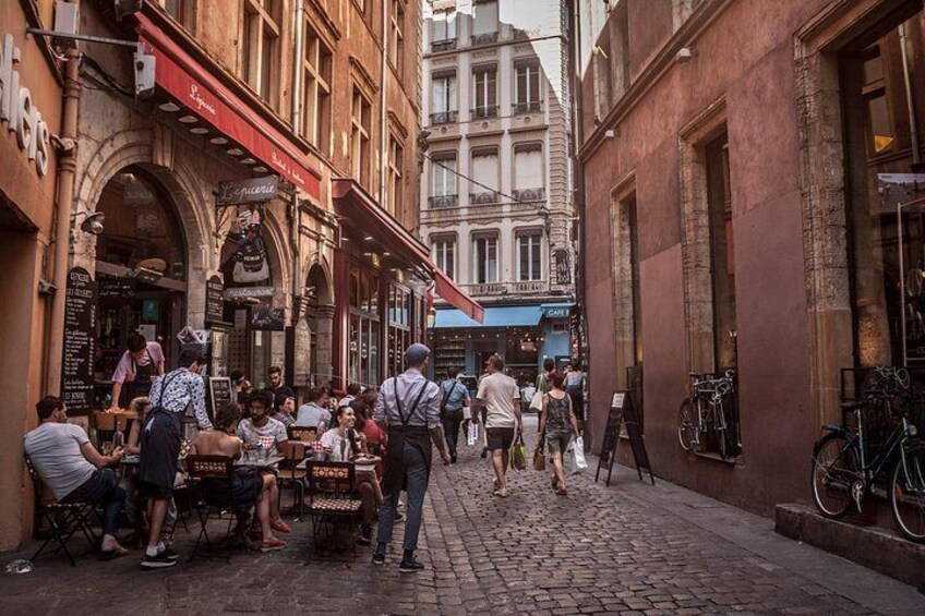 Lyon Small-Group Full Meal Food Tour by Do Eat Better 3