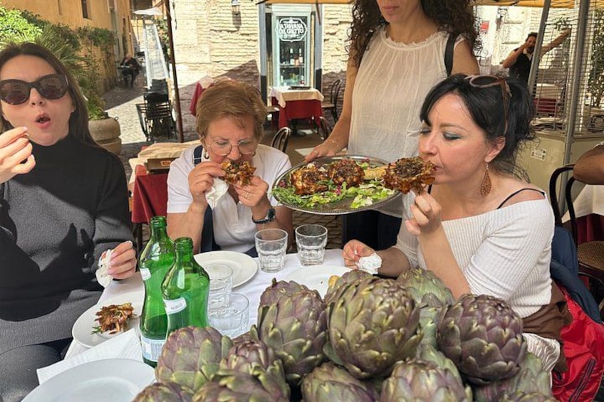 Tasting famous Roman artichokes 5